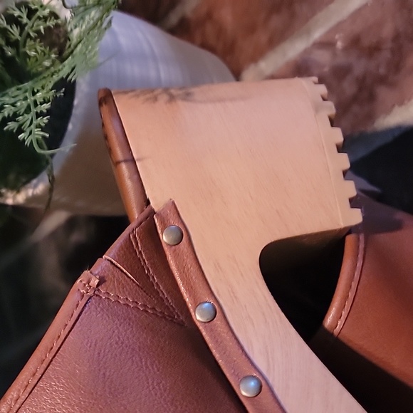 🎯Time & Tru | Faux Leather Platform Clogs - Picture 3 of 12